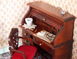 Miniature desk